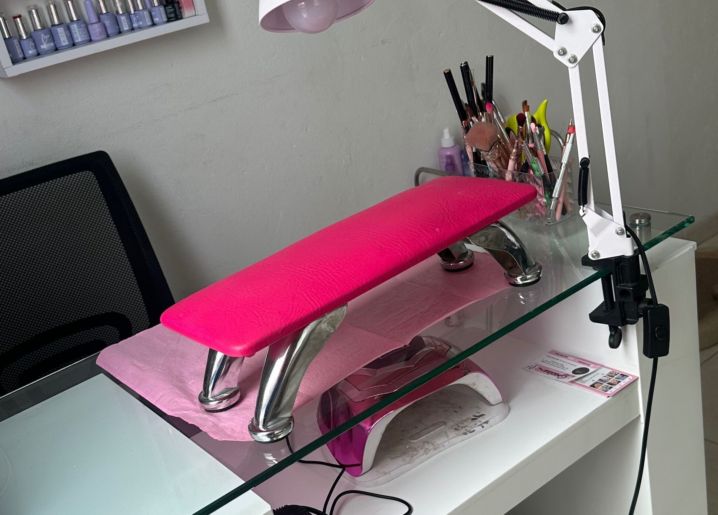 Nail station with pink cushion and tools at Gisabellnails, La Gorgona, Valle Del Cauca, CO.