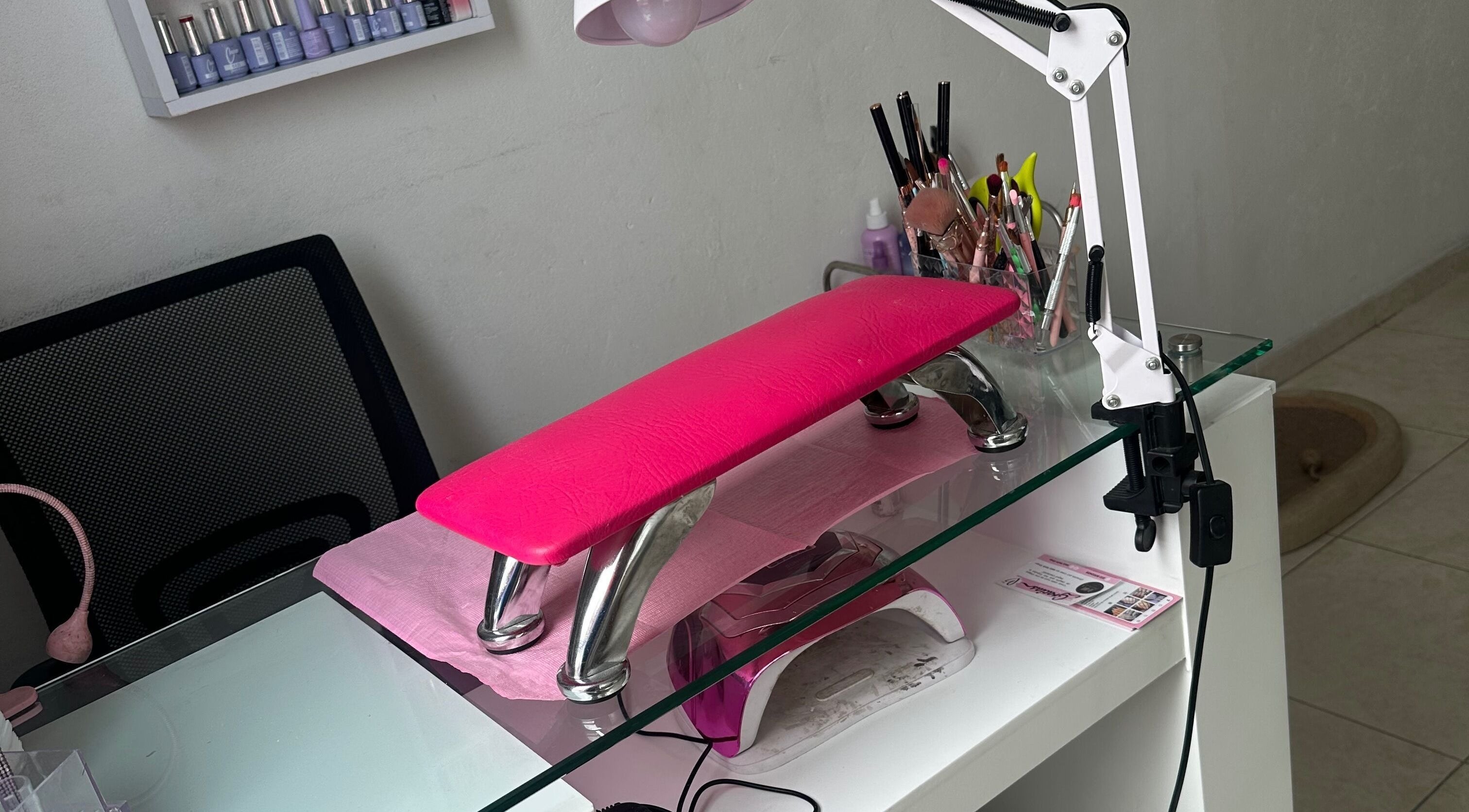 Nail station with pink cushion and tools at Gisabellnails, La Gorgona, Valle Del Cauca, CO.