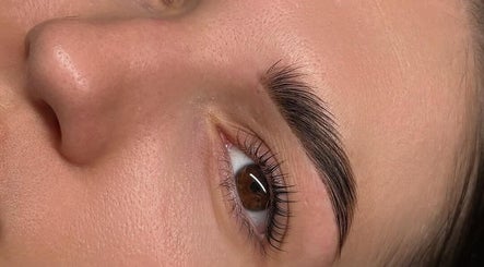 Close-up of expertly shaped eyebrow at Bellora Beauty, Southport, Queensland, AU, showcasing a flawless finish.