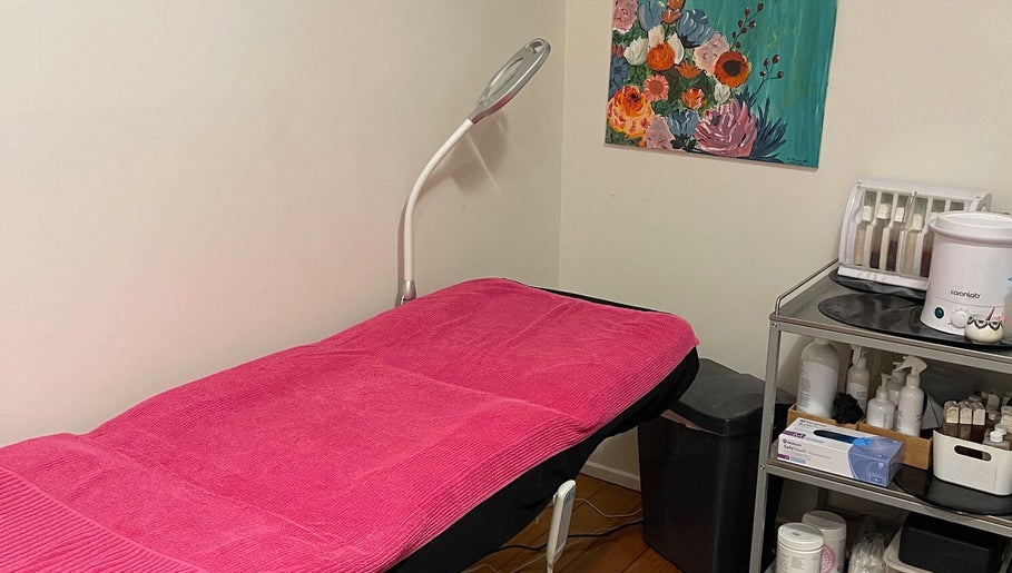 Velvet Waxing and Beauty treatment room with pink cover in Melbourne, Victoria, AU, showcasing a serene setup.