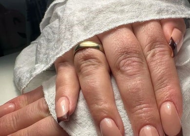 Stylowe paznokcie z manikiurem w salonie POVLART, Ostrówek, Województwo Łódzkie, PL.