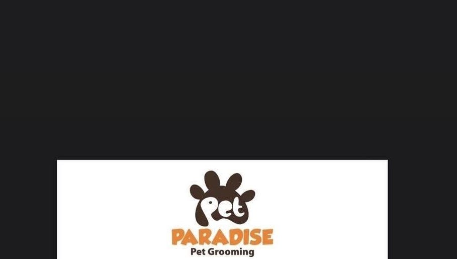 Pet Paradise logo with paw design at Egkomi Lefkosias, Lefkosia, CY.