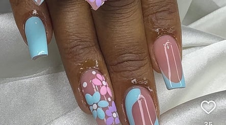 Floral nail art with blue accents at Tertia’s nail bar, Johannesburg, Gauteng, ZA.
