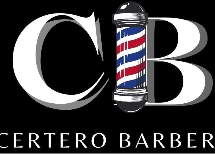 Logotipo de Certero Barber en Quilicura, Región Metropolitana, CL, con el icónico poste de barbería en rojo, blanco y azul.
