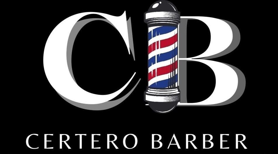Logotipo de Certero Barber en Quilicura, Región Metropolitana, CL, con el icónico poste de barbería en rojo, blanco y azul.