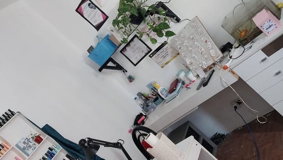 Espacio de trabajo en Burbuja, Ciudad Jardín El Libertador, Provincia De Buenos Aires, AR, con plantas decorativas.