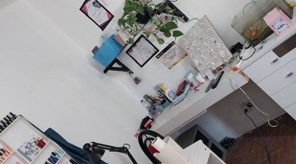 Espacio de trabajo en Burbuja, Ciudad Jardín El Libertador, Provincia De Buenos Aires, AR, con plantas decorativas.