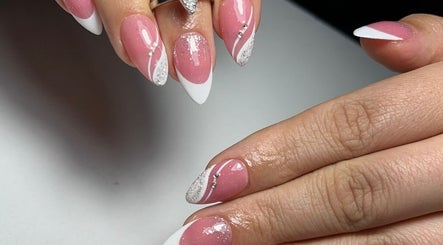 Uñas decoradas en Burbuja, Ciudad Jardín El Libertador, Provincia De Buenos Aires, AR.