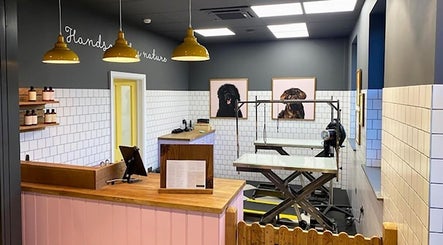 Interior of Paws N' Bubbles pet grooming venue, Makati City, Metro Manila, PH, featuring stylish decor.