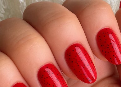 Яркий маникюр в стиле ягодного глянца от Katrin Madiar, Монреаль, Квебек, CA.
