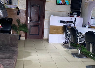 Modern chairs and stations at Kk’s Place Unisex Salon, Port Harcourt, Rivers, NG, showcasing inviting decor.