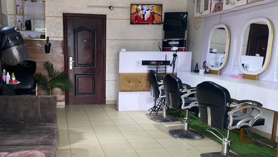 Elegant interior of Kk’s Place Unisex Salon in Port Harcourt, Rivers, NG featuring stylish chairs and mirrors.