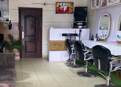 Elegant interior of Kk’s Place Unisex Salon in Port Harcourt, Rivers, NG featuring stylish chairs and mirrors.