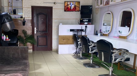 Elegant interior of Kk’s Place Unisex Salon in Port Harcourt, Rivers, NG featuring stylish chairs and mirrors.