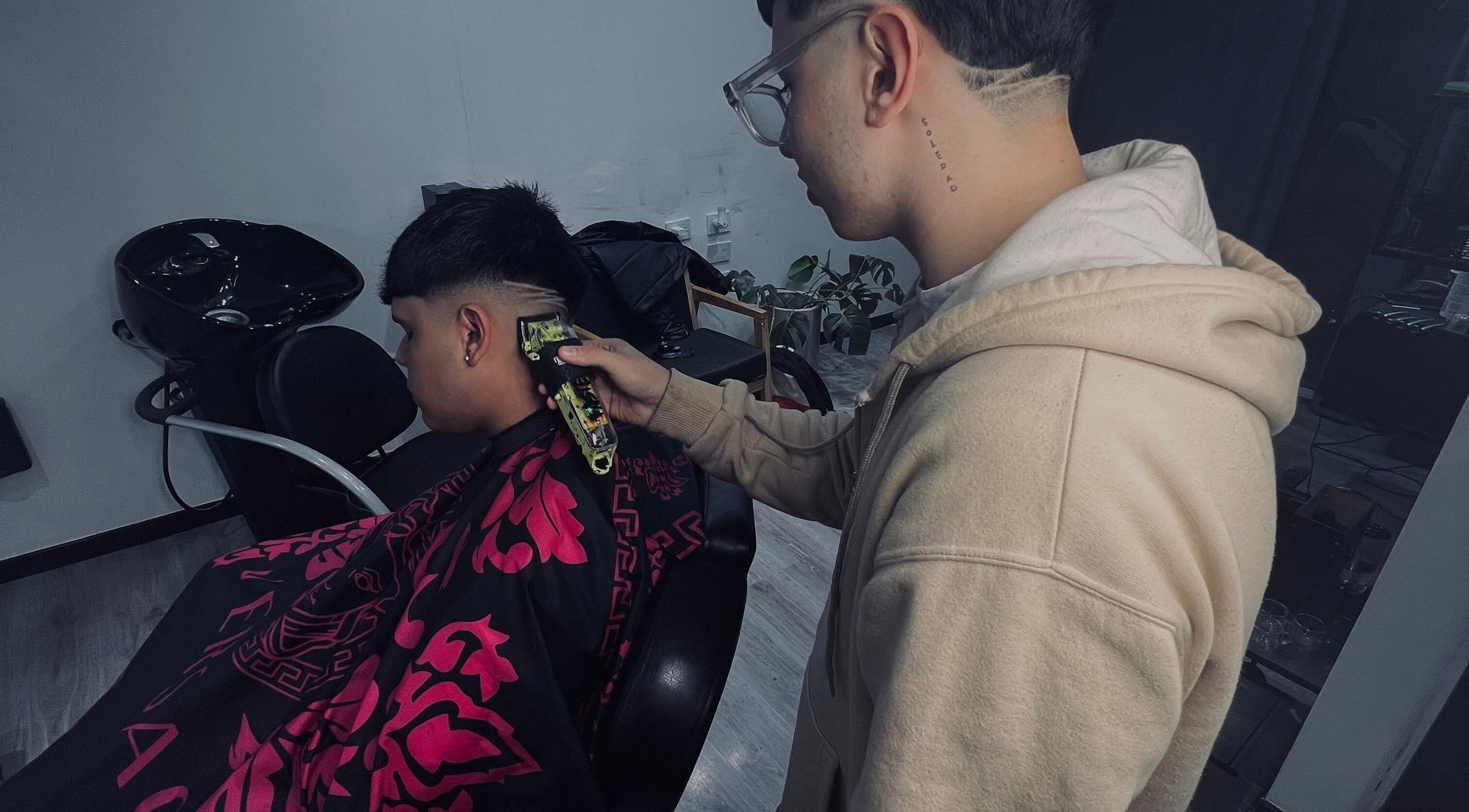 Barbero en Franciscooneto.bs ofrece corte moderno en Cañada De Gomez, Santa Fe, AR.