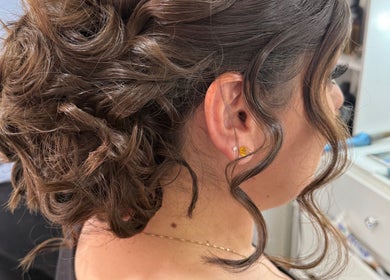 Elegant updo hairstyle at Salón de Marycarmen, Aguascalientes, Aguascalientes, MX, showcasing intricate curls.