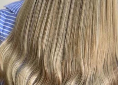 Beautiful blonde hair styled at Salón de Marycarmen in Aguascalientes, Aguascalientes, MX.
