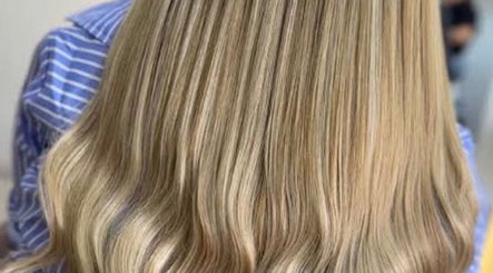 Beautiful blonde hair styled at Salón de Marycarmen in Aguascalientes, Aguascalientes, MX.