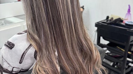 Elegant hair highlights at Salón de Marycarmen, Aguascalientes, Aguascalientes, MX.