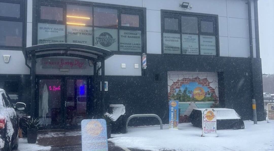 Front view of Mane Event in snowy Aviemore, Scotland, GB showcasing various beauty services.