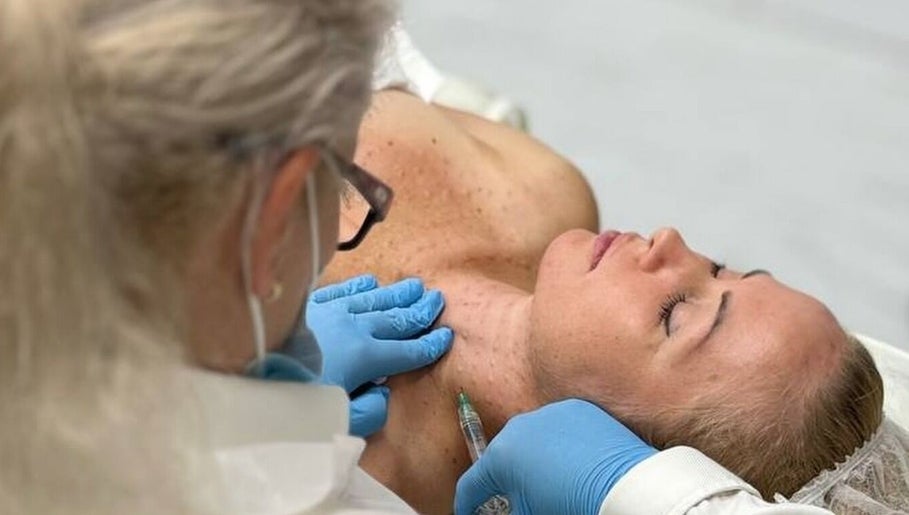 Therapist applying a rejuvenating injection at London Skin Therapy, Hounslow, England, GB.