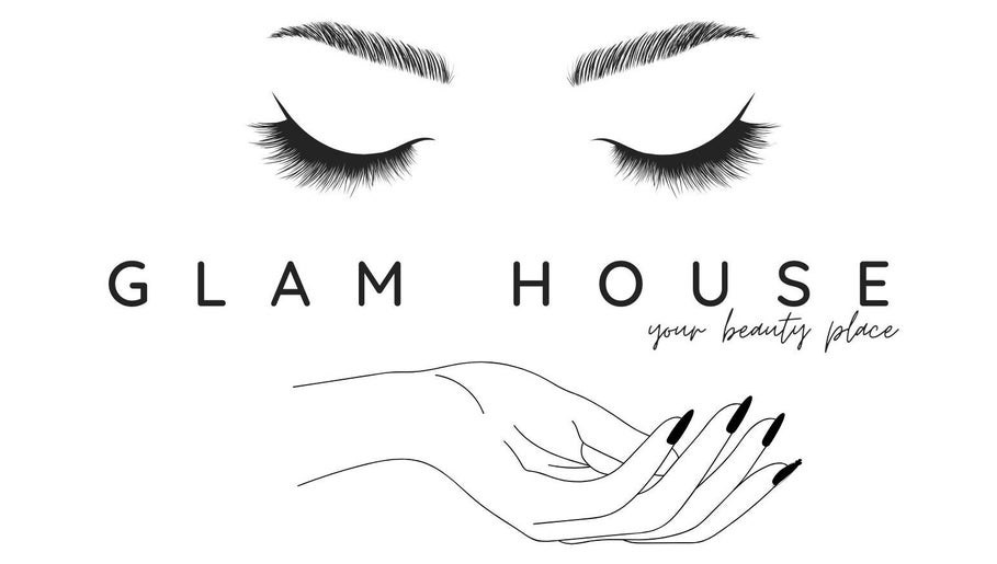 Logo GLAM HOUSE YOUR BEAUTY PLACE w Tarnowskie Góry, Województwo Śląskie, PL z rzęsami i dłonią.