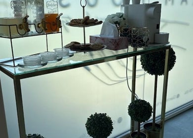 Przyjemny bufet w GLAM HOUSE YOUR BEAUTY PLACE, Tarnowskie Góry, Województwo Śląskie, PL.