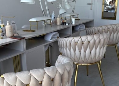 Nowoczesne wnętrze GLAM HOUSE YOUR BEAUTY PLACE w Tarnowskich Górach, Województwo Śląskie, PL.