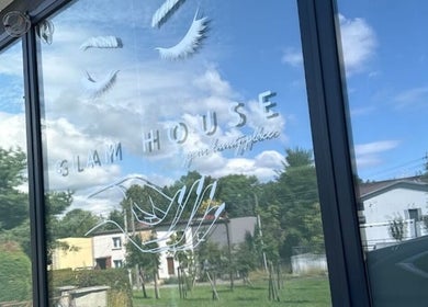 Logo GLAM HOUSE YOUR BEAUTY PLACE na szybie, Tarnowskie Góry, Województwo Śląskie, PL.