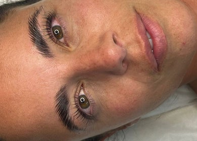 Close dos cílios e sobrancelhas após tratamento no margarida_lashandbrow, Alverca Do Ribatejo, Lisboa, PT.