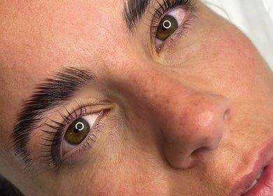 Design de sobrancelhas impecável no margarida_lashandbrow, Alverca Do Ribatejo, Lisboa, PT.