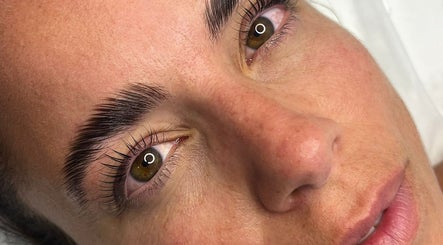 Design de sobrancelhas impecável no margarida_lashandbrow, Alverca Do Ribatejo, Lisboa, PT.