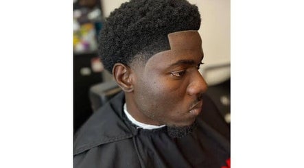 Fresh haircut at Fanhouse, Austin, Texas, US showcasing a modern style with precision line-up.