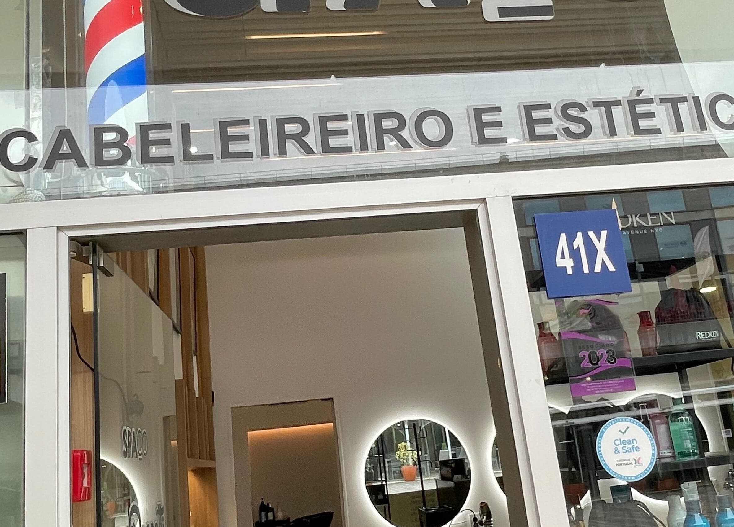 Entrada do Espaço Rossetti - Diego Leal em Lisboa, Lisboa, PT, destacando a fachada moderna.