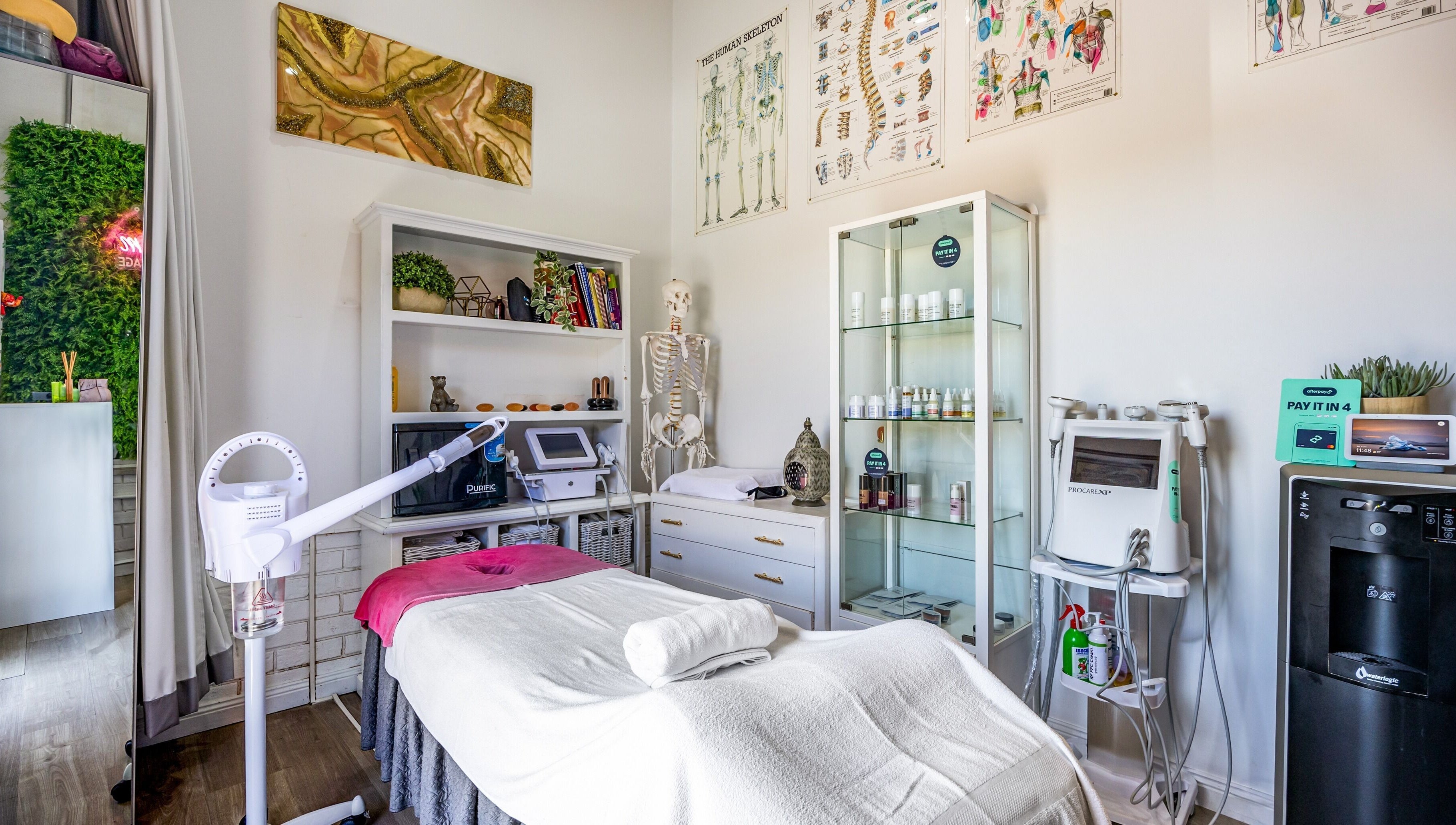 Tranquil therapy room at Blossom Remedial Therapist, Melbourne, Victoria, AU. Modern equipment and soothing decor.