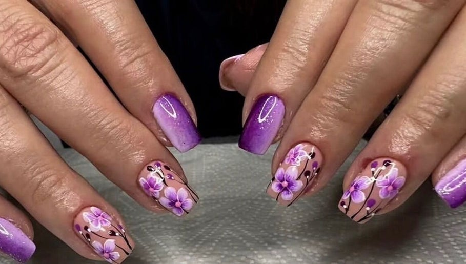 Elegant purple and floral nail art at BELIEER LUXEUESE, Pretoria, Gauteng, ZA. Stunning manicure design.