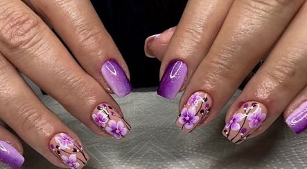 Elegant purple and floral nail art at BELIEER LUXEUESE, Pretoria, Gauteng, ZA. Stunning manicure design.
