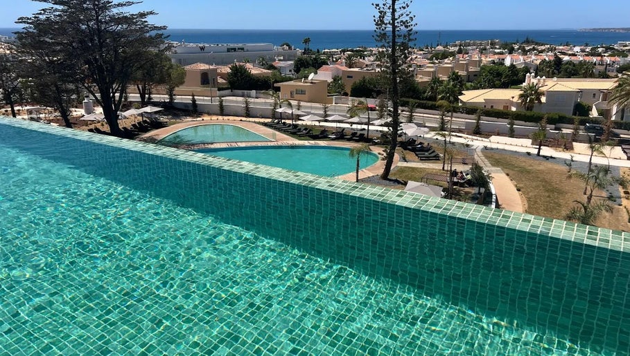 Infinity pool at Slow Living Spa - Ananea Castelo Suites Hotel overlooking Albufeira, PT with ocean view.