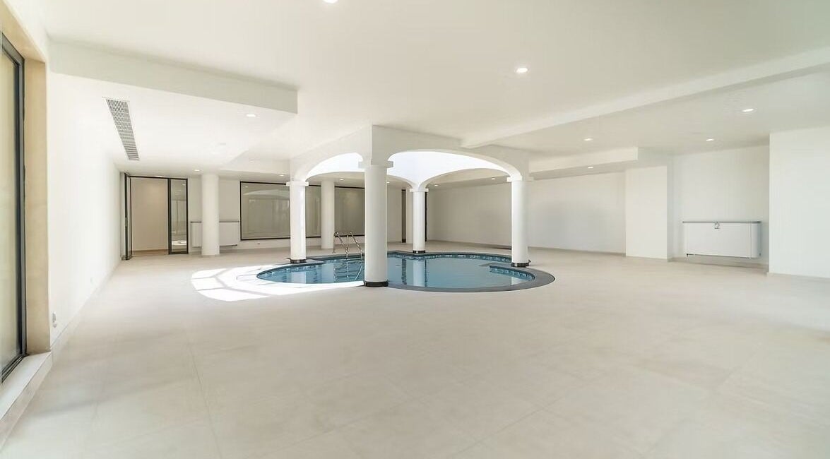 Spacious indoor pool at Inviting Wellness Body & Mind - Europe Village, Quarteira, Faro, PT.