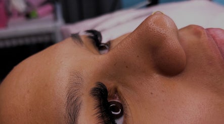 Lash Me eyelash extensions in Dudley Park, Western Australia, AU, showcasing expert application.