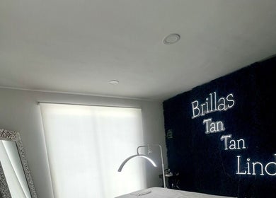 Relaxing treatment room at Camila Toro - Brow Artist, Mérida, Yucatán, MX, with stylish decor and soothing ambiance.