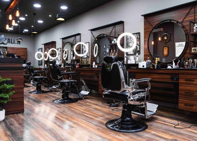 Chic interior of Ali N Barbershop in Den Haag, Zuid-holland, NL, featuring modern barber chairs and lighting.
