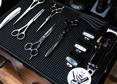 Professional barber tools at Ali N Barbershop, Den Haag, Zuid-holland, NL, showcasing top-quality equipment.