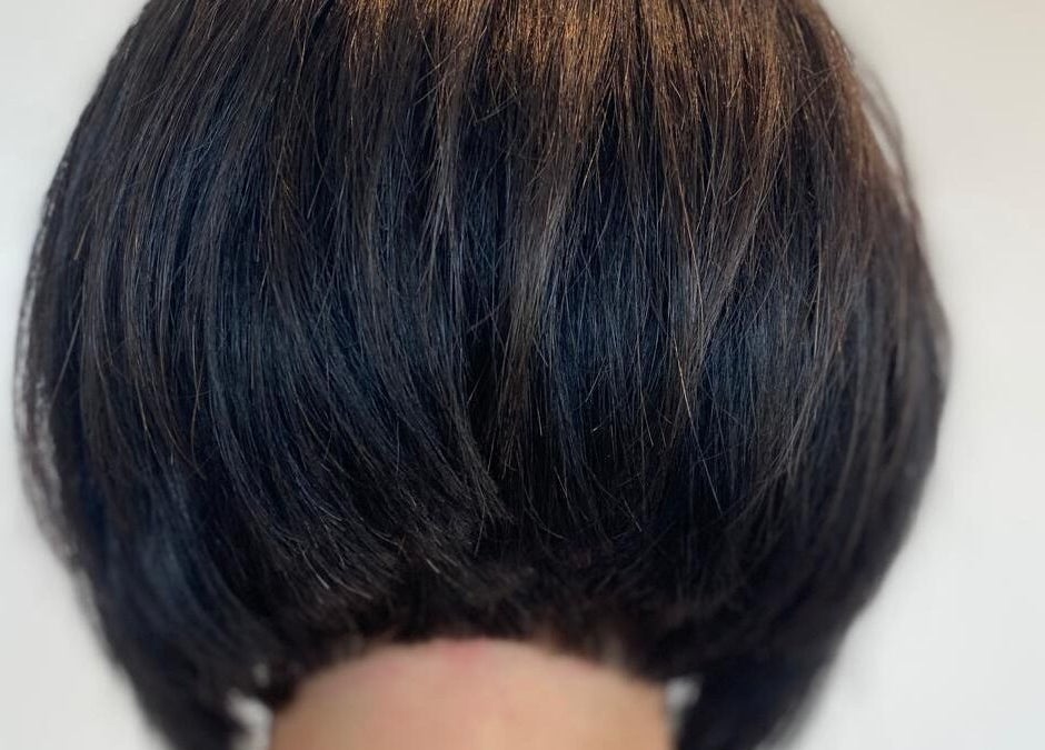 Coiffure bob élégante chez Karima Signature.ca à Montréal, Québec, CA, idéal pour un look moderne.