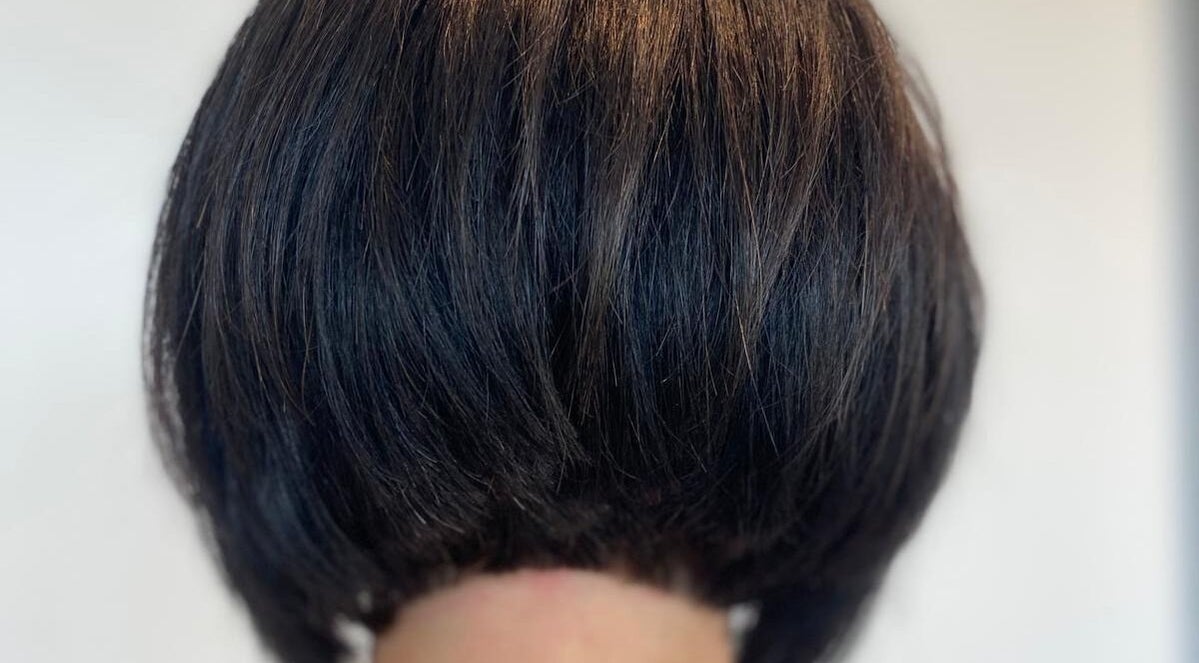 Coiffure élégante chez Karima Signature.ca, Montréal, Québec, CA, pour un look raffiné.