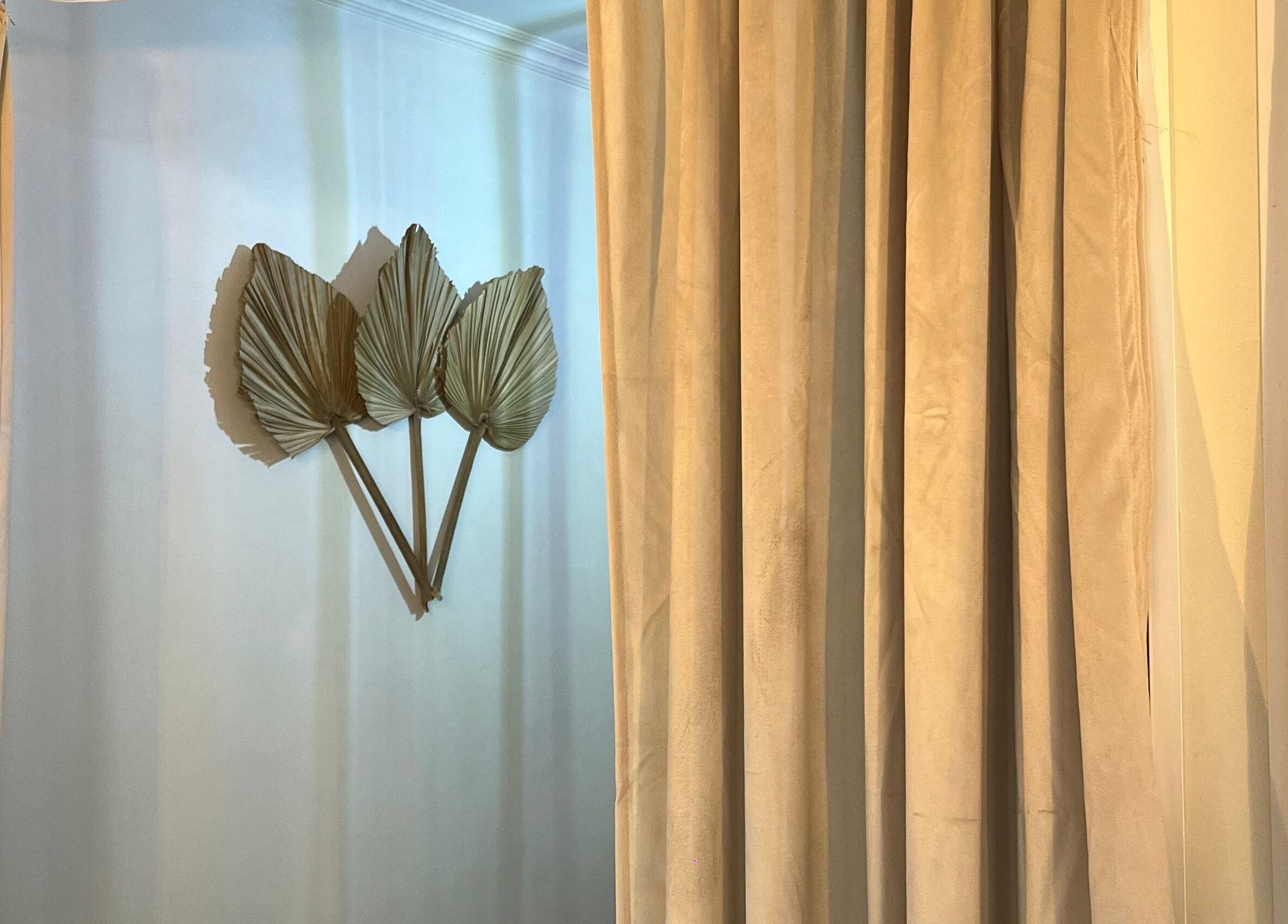 Decoración con hojas secas en Salon de Estetica Family, Antofagasta, Antofagasta, CL.