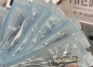 Bella Naillash消毒工具套装，确保客户在曼彻斯特英格兰GB的安全。