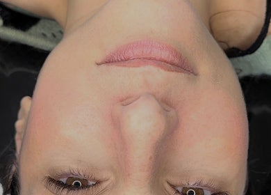 Visage détendu chez L’atelier Du Cil Bordeaux, Artigues-près-bordeaux, Nouvelle-aquitaine, FR.