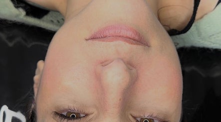 Visage détendu chez L’atelier Du Cil Bordeaux, Artigues-près-bordeaux, Nouvelle-aquitaine, FR.