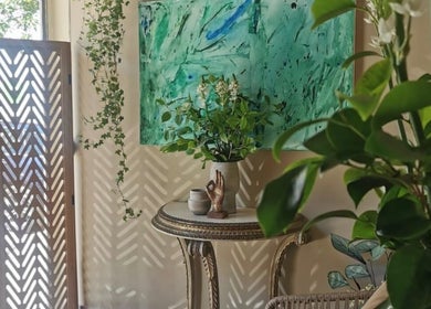 Serene corner at Fabiana Costa Terapeuta Energética e Multidimensional, Lisboa, Lisboa, PT with lush greenery.